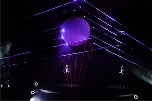 <b>Shakespeare Theater in Gdańsk:</b> The laser beams map the balls